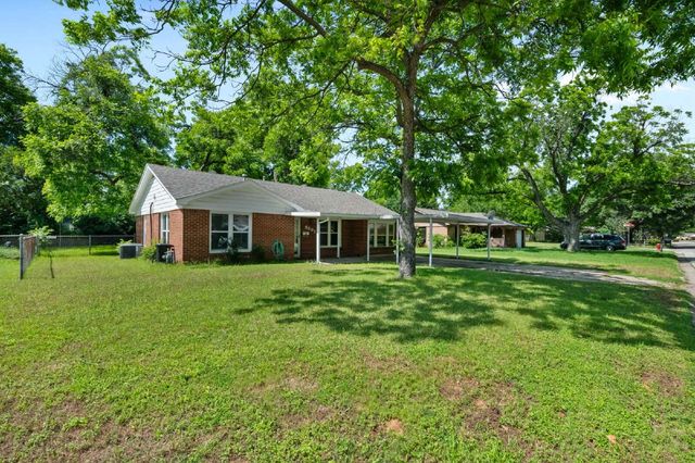 5601 N Schilder Drive, River Oaks, TX 76114
