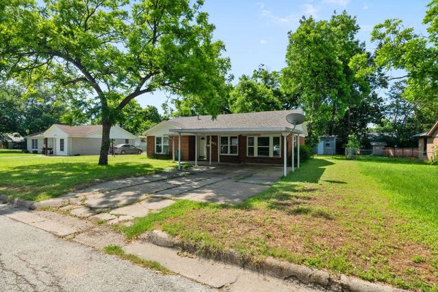 5601 N Schilder Drive, River Oaks, TX 76114