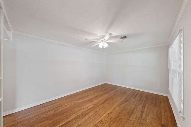 5601 N Schilder Drive, River Oaks, TX 76114
