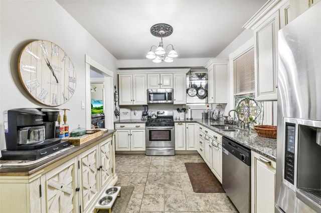 4506 Avenue K, Galveston, TX 77551