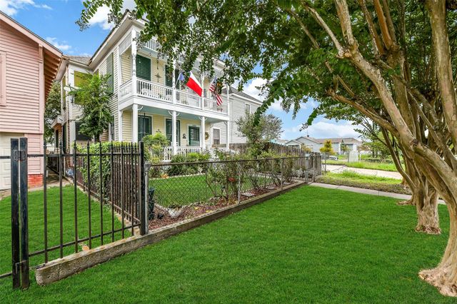 4506 Avenue K, Galveston, TX 77551