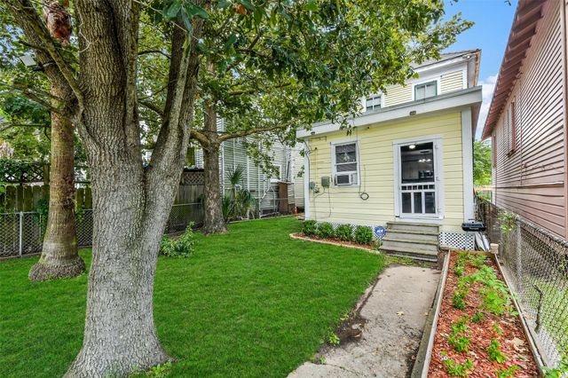 4506 Avenue K, Galveston, TX 77551