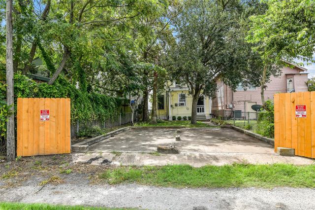 4506 Avenue K, Galveston, TX 77551