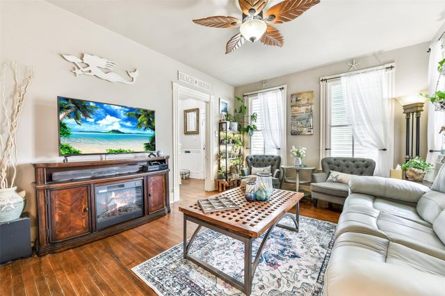 4506 Avenue K, Galveston, TX 77551