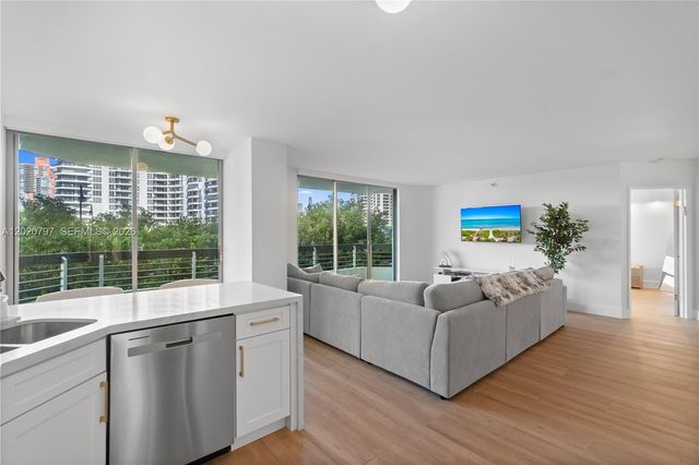 19101 NE 36th Court 402, Aventura, FL 33180