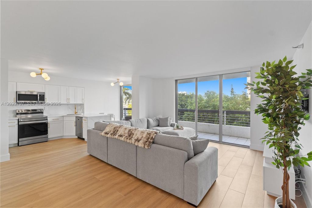 19101 NE 36th Court 402, Aventura, FL 33180