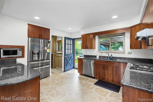 2810 Walbridge Road, Rochester Hills, MI 48307