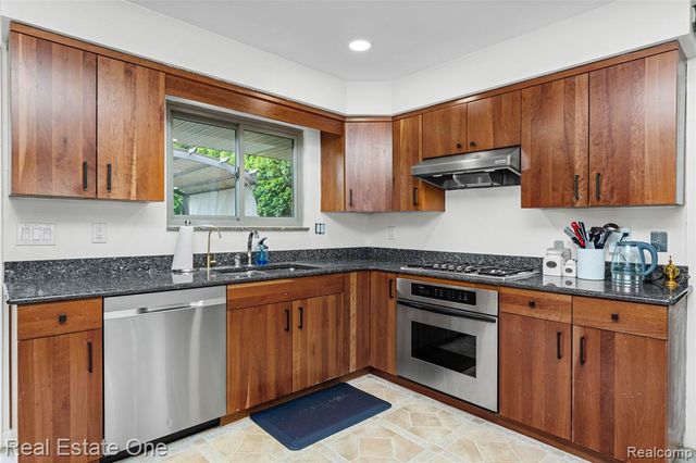 2810 Walbridge Road, Rochester Hills, MI 48307