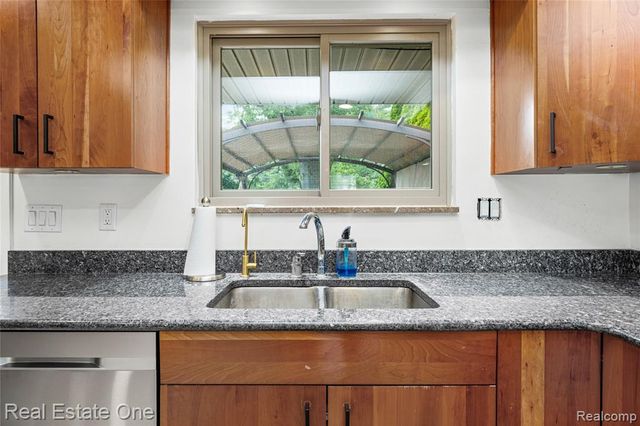 2810 Walbridge Road, Rochester Hills, MI 48307