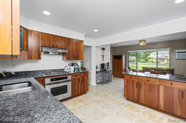 2810 Walbridge Road, Rochester Hills, MI 48307