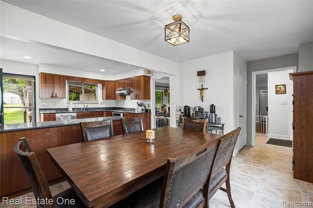 2810 Walbridge Road, Rochester Hills, MI 48307