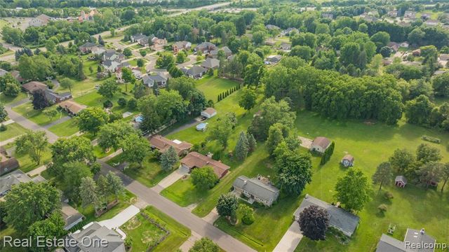 2810 Walbridge Road, Rochester Hills, MI 48307