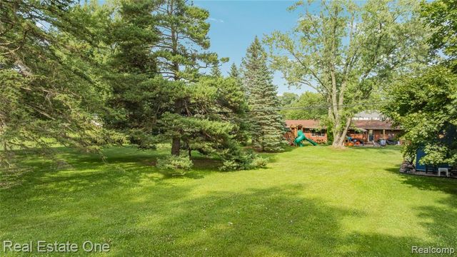 2810 Walbridge Road, Rochester Hills, MI 48307