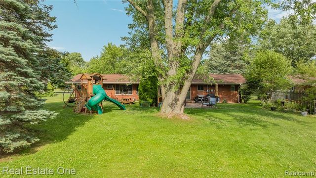 2810 Walbridge Road, Rochester Hills, MI 48307