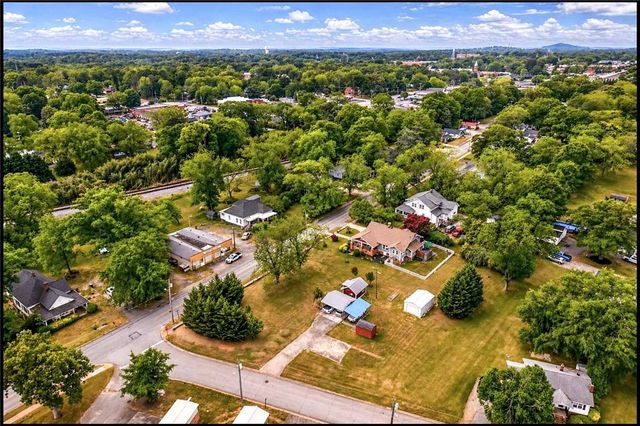 635 NE Main Street, Easley, SC 29640