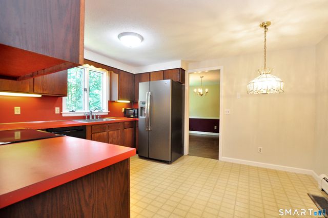 11 Roundhill Road, Granby, CT 06035