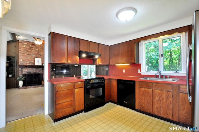 11 Roundhill Road, Granby, CT 06035
