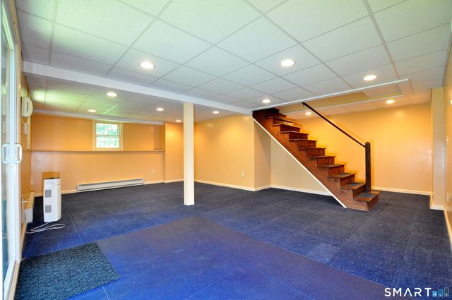 11 Roundhill Road, Granby, CT 06035