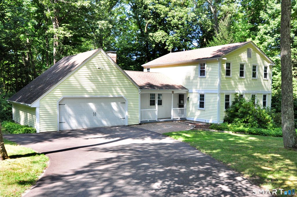 11 Roundhill Road, Granby, CT 06035