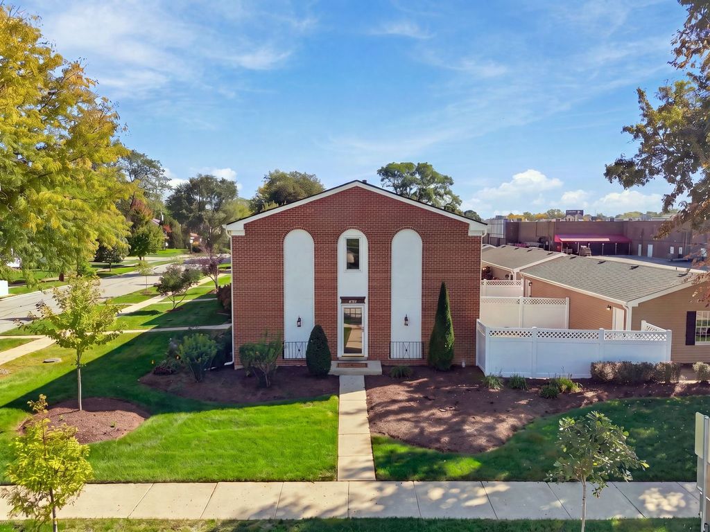 4201 Cumnor Road, Downers Grove, IL 60515 — exterior