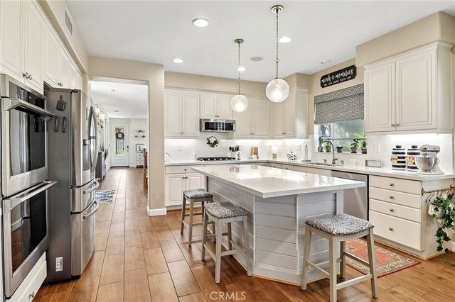 33380 Scarborough Ln, Temecula, CA 92592