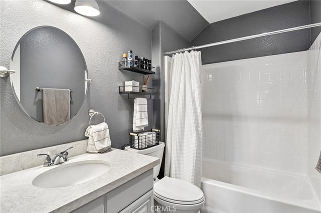 33380 Scarborough Ln, Temecula, CA 92592