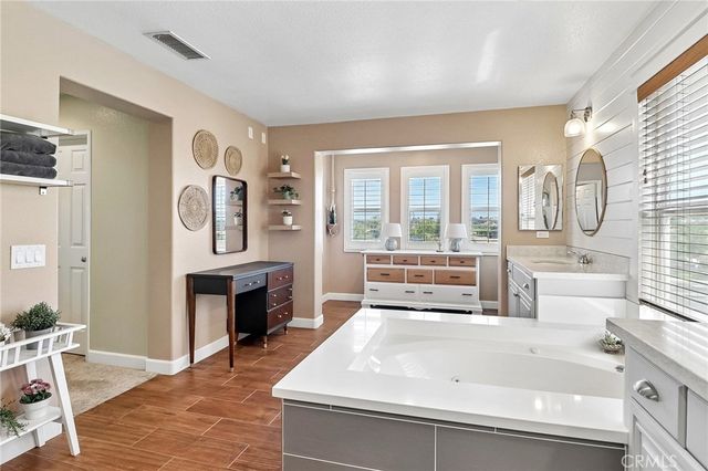 33380 Scarborough Ln, Temecula, CA 92592