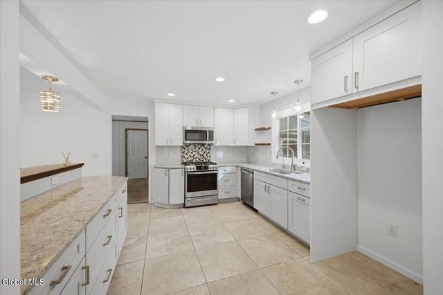 7 Fairway Lane, Clifton Park, NY 12148