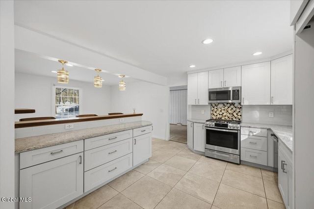 7 Fairway Lane, Clifton Park, NY 12148