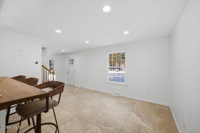 7 Fairway Lane, Clifton Park, NY 12148