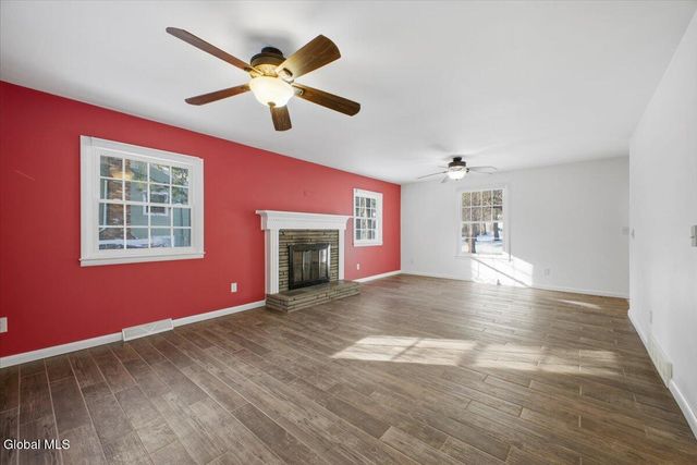 7 Fairway Lane, Clifton Park, NY 12148