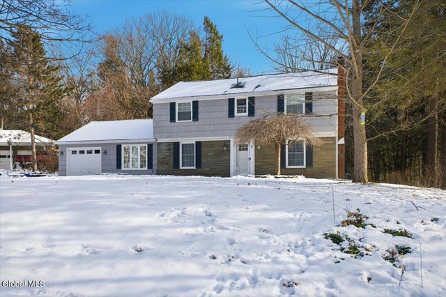 7 Fairway Lane, Clifton Park, NY 12148