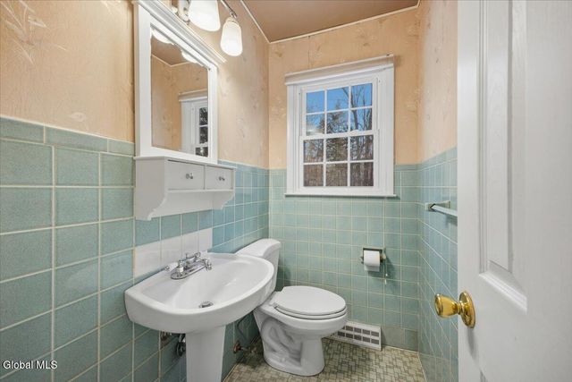 7 Fairway Lane, Clifton Park, NY 12148