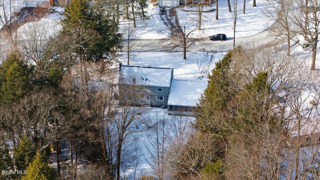 7 Fairway Lane, Clifton Park, NY 12148