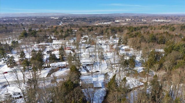 7 Fairway Lane, Clifton Park, NY 12148