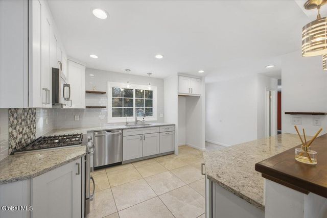 7 Fairway Lane, Clifton Park, NY 12148