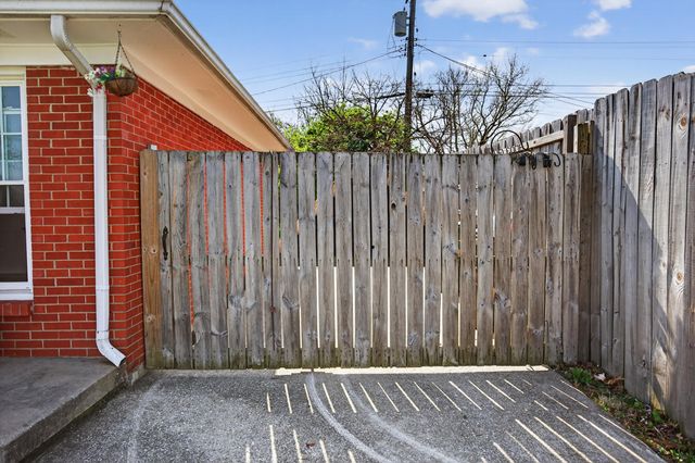 596 Bishop Drive, Lexington, KY 40505