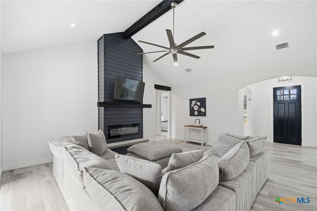 105 Laumaia Lane, Bastrop, TX 78602