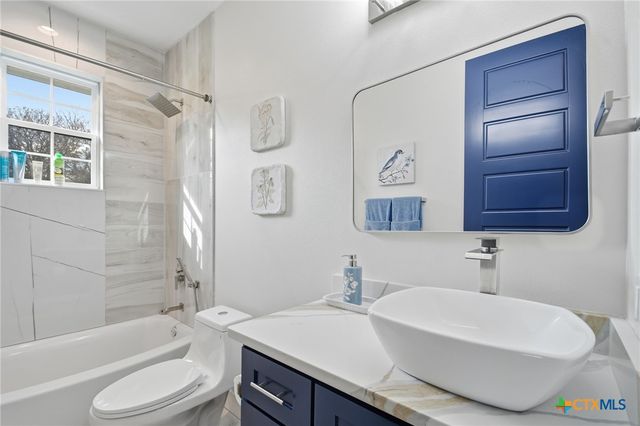 105 Laumaia Lane, Bastrop, TX 78602