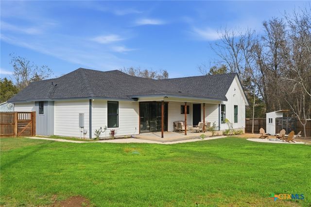 105 Laumaia Lane, Bastrop, TX 78602