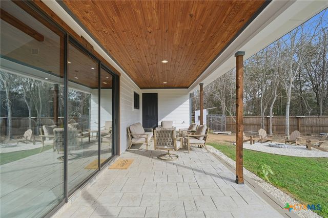 105 Laumaia Lane, Bastrop, TX 78602