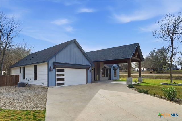 105 Laumaia Lane, Bastrop, TX 78602