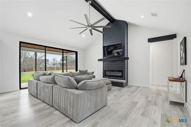 105 Laumaia Lane, Bastrop, TX 78602