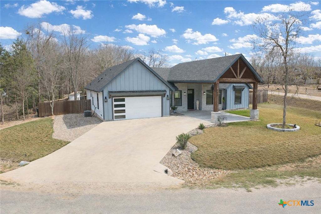 105 Laumaia Lane, Bastrop, TX 78602