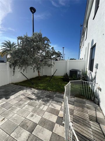 20368 NW 4th Path, Miami Gardens, FL 33169