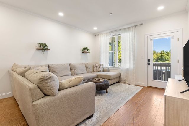 7 E Dexter Ave 38, Woburn, MA 01801