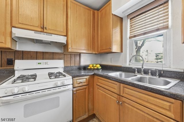 185 Park Ave, Passaic City, NJ 07055