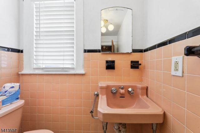 185 Park Ave, Passaic City, NJ 07055