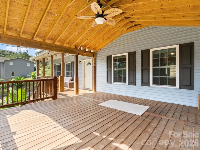 133 Shadow Oak Lane, Clyde, NC 28721