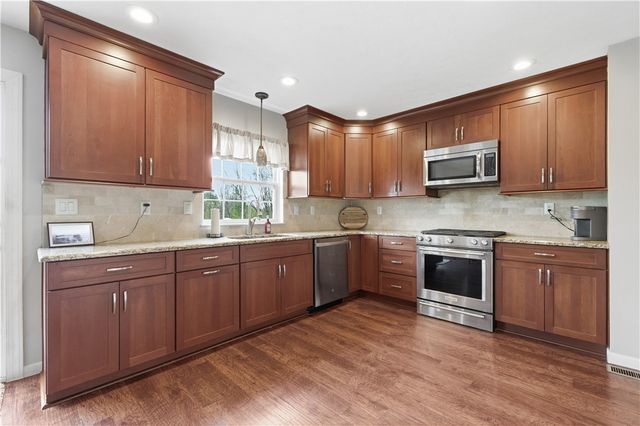 2225 Watchfield Dr, South Park, PA 15129